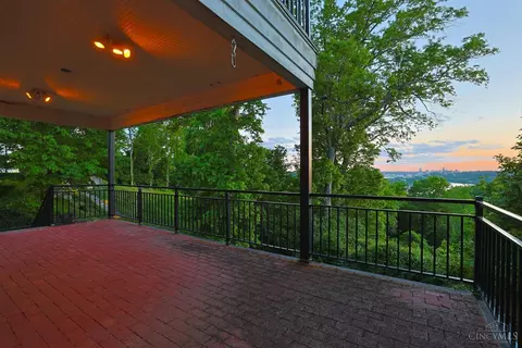 Exterior - 11 Weebetook Ln, Cincinnati, OH 45208 photo 5 of 13