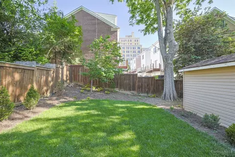 Exterior - 1704 Mcmillan St, Cincinnati, OH 45206 photo 5 of 10