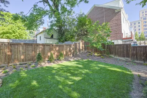 Exterior - 1704 Mcmillan St, Cincinnati, OH 45206 photo 6 of 10