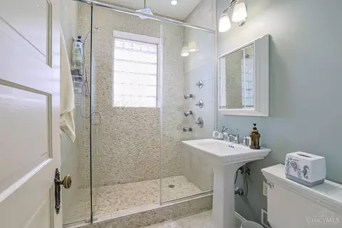 Bath - 1704 Mcmillan St, Cincinnati, OH 45206 photo 2 of 4