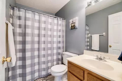 Bath - 12181 Regency Run Ct, Cincinnati, OH 45240 photo 3 of 3