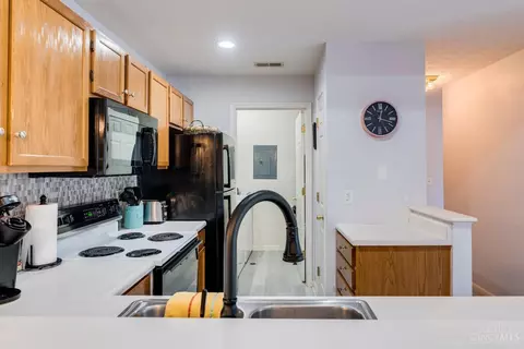 Kitchen - 12181 Regency Run Ct, Cincinnati, OH 45240 photo 3 of 5