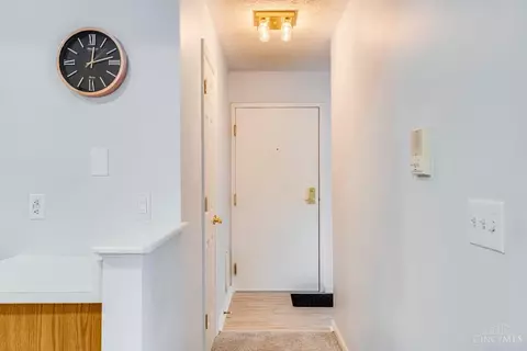 Entry Way - 12181 Regency Run Ct, Cincinnati, OH 45240 photo 3 of 4