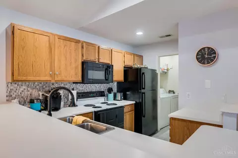 Kitchen - 12181 Regency Run Ct, Cincinnati, OH 45240 photo 2 of 5