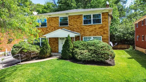5846 Robison Rd, Cincinnati, OH 45213