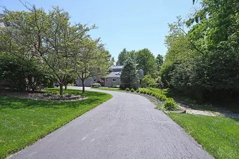 9524 Heather Ct, Blue Ash, OH 45242