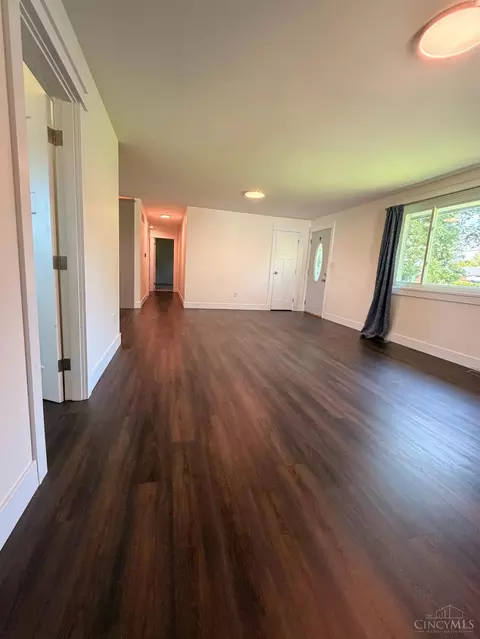 Living - 7205 Linn Rd, Liberty Township, OH 45044 photo 2 of 4
