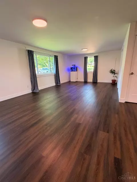 Living - 7205 Linn Rd, Liberty Township, OH 45044 photo 3 of 4
