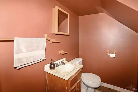 Bath - 1818 Dalewood Pl, Cincinnati, OH 45237 photo 2 of 2