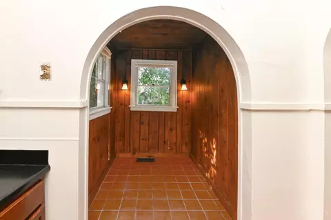 Entry Way - 1818 Dalewood Pl, Cincinnati, OH 45237 photo 1 of 2