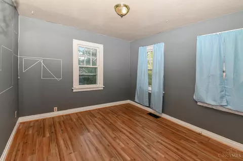 Bedroom - 1818 Dalewood Pl, Cincinnati, OH 45237 photo 3 of 5