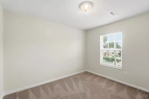 Bedroom - 5752 Rhode Island Ave, Cincinnati, OH 45237 photo 5 of 8