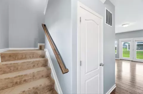Entry Way - 5752 Rhode Island Ave, Cincinnati, OH 45237 photo 6 of 10