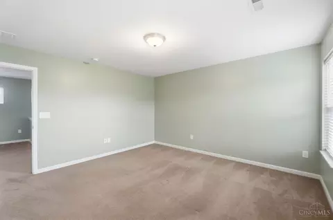 Bedroom - 5752 Rhode Island Ave, Cincinnati, OH 45237 photo 4 of 8