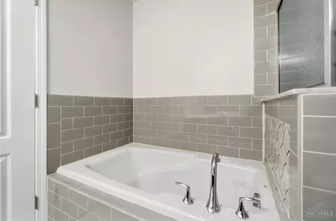 Bath - 5752 Rhode Island Ave, Cincinnati, OH 45237 photo 6 of 8
