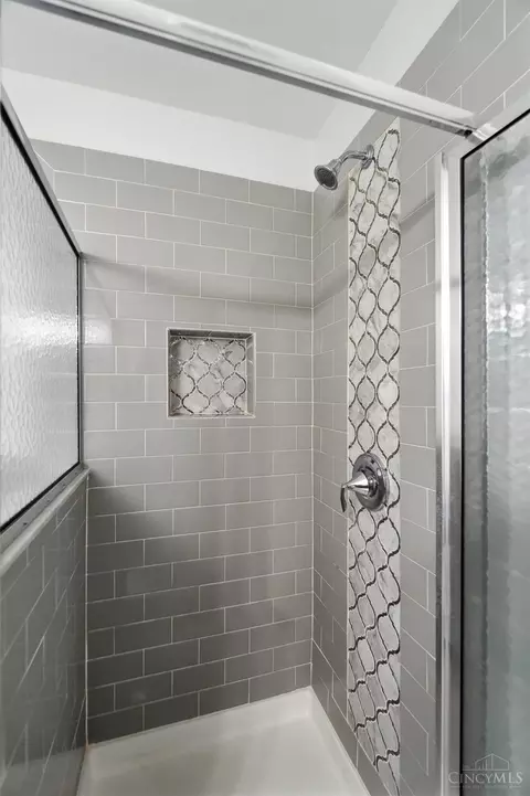 Bath - 5752 Rhode Island Ave, Cincinnati, OH 45237 photo 5 of 8
