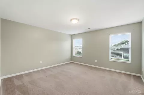 Bedroom - 5752 Rhode Island Ave, Cincinnati, OH 45237 photo 2 of 8