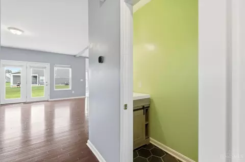 Entry Way - 5752 Rhode Island Ave, Cincinnati, OH 45237 photo 4 of 10