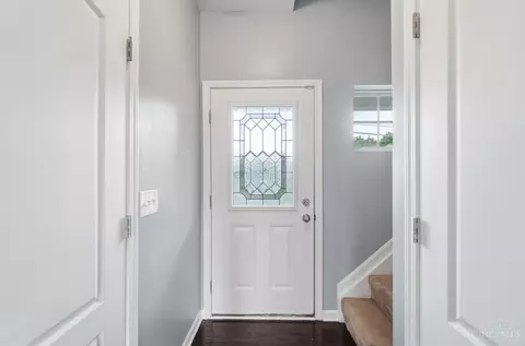 Entry Way - 5752 Rhode Island Ave, Cincinnati, OH 45237 photo 1 of 10