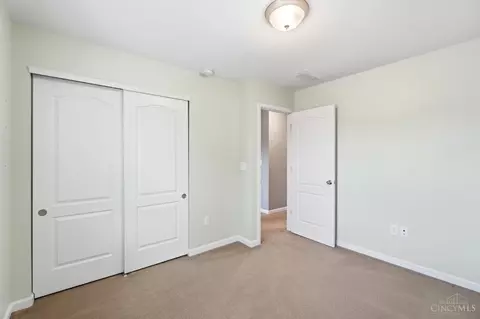 Bedroom - 5752 Rhode Island Ave, Cincinnati, OH 45237 photo 6 of 8