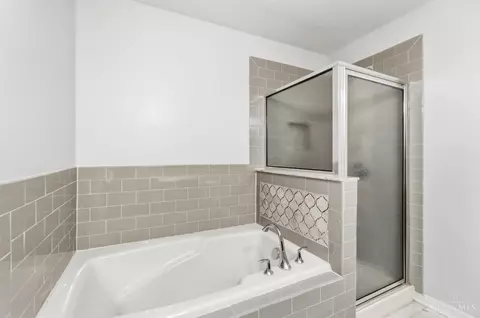 Bath - 5752 Rhode Island Ave, Cincinnati, OH 45237 photo 3 of 8