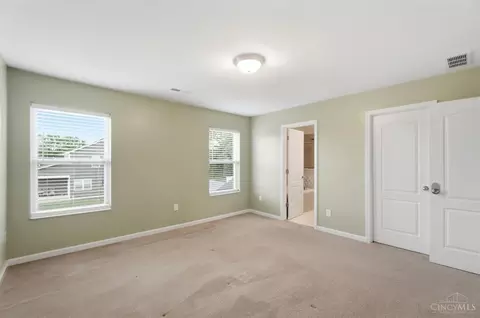 Bedroom - 5752 Rhode Island Ave, Cincinnati, OH 45237 photo 3 of 8