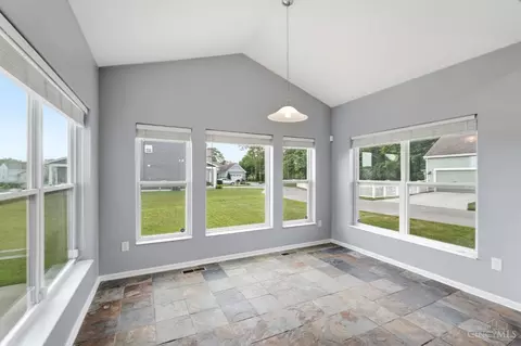 Entry Way - 5752 Rhode Island Ave, Cincinnati, OH 45237 photo 3 of 10