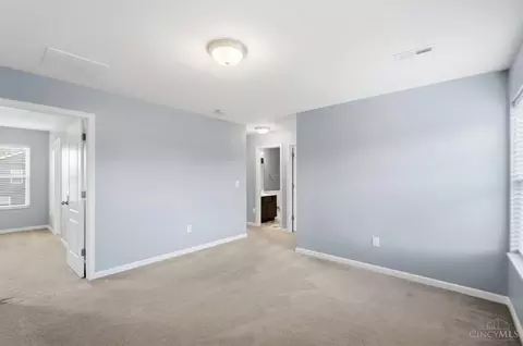 Entry Way - 5752 Rhode Island Ave, Cincinnati, OH 45237 photo 8 of 10