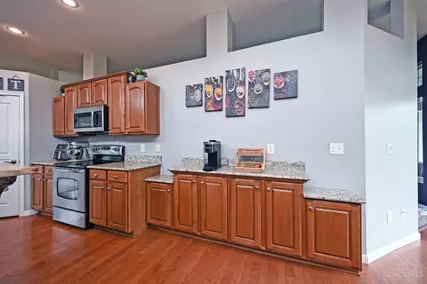 Kitchen - 7302 Bridge Point Dr, Cincinnati, OH 45248 photo 2 of 4