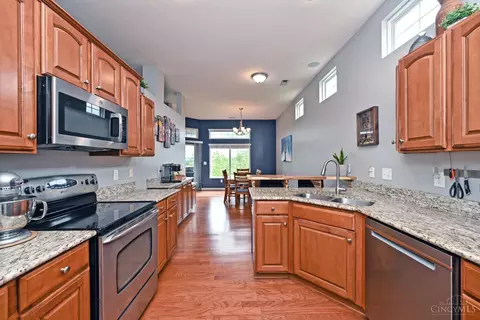 Kitchen - 7302 Bridge Point Dr, Cincinnati, OH 45248 photo 4 of 4