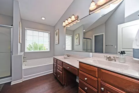 Bath - 7302 Bridge Point Dr, Cincinnati, OH 45248 photo 1 of 4