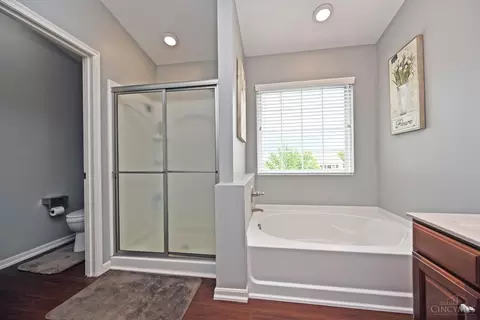 Bath - 7302 Bridge Point Dr, Cincinnati, OH 45248 photo 2 of 4