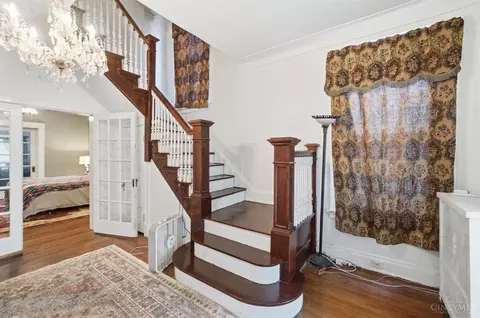 Entry Way - 1540 Pullan Ave, Cincinnati, OH 45223 photo 2 of 6