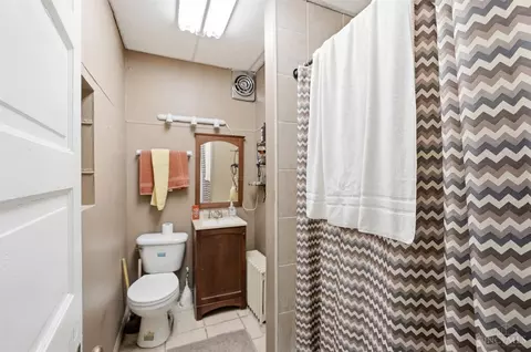 Bath - 1540 Pullan Ave, Cincinnati, OH 45223 photo 1 of 1