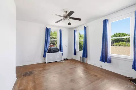 Bedroom - 1540 Pullan Ave, Cincinnati, OH 45223 photo 3 of 11