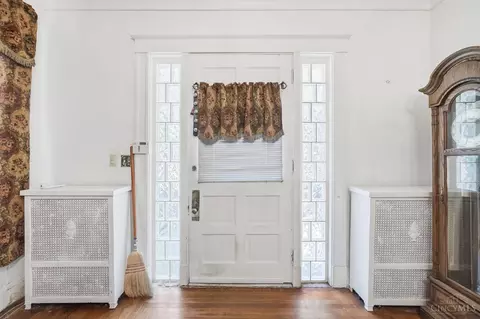 Entry Way - 1540 Pullan Ave, Cincinnati, OH 45223 photo 1 of 6