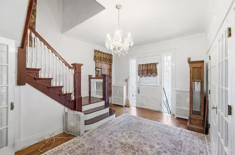 Entry Way - 1540 Pullan Ave, Cincinnati, OH 45223 photo 3 of 6