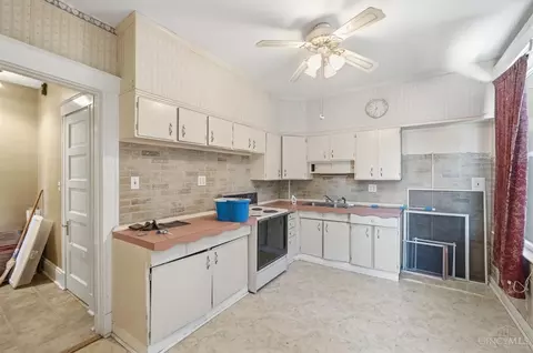Kitchen - 1540 Pullan Ave, Cincinnati, OH 45223 photo 2 of 3