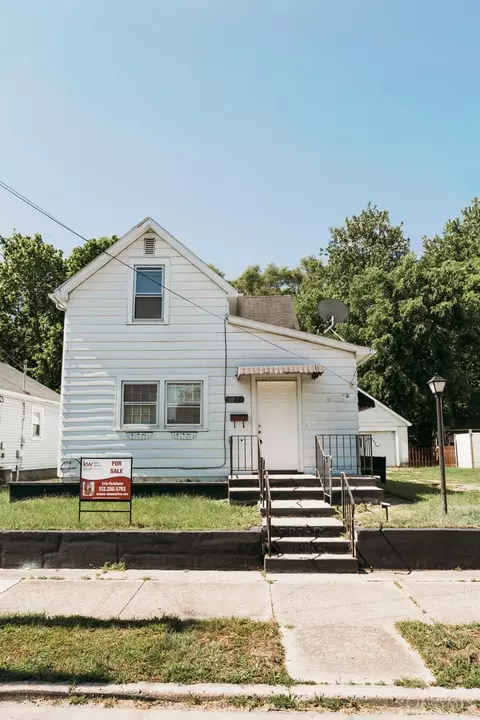 1014 Race Dr, Troy, OH 45373