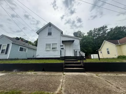 1014 Race Dr, Troy, OH 45373