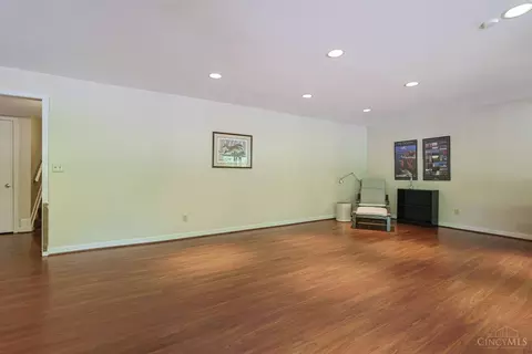 Living - 26 Trailbridge Dr, Blue Ash, OH 45241 photo 5 of 6