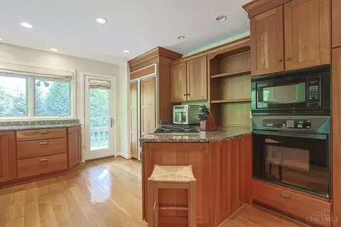 Kitchen - 26 Trailbridge Dr, Blue Ash, OH 45241 photo 3 of 4