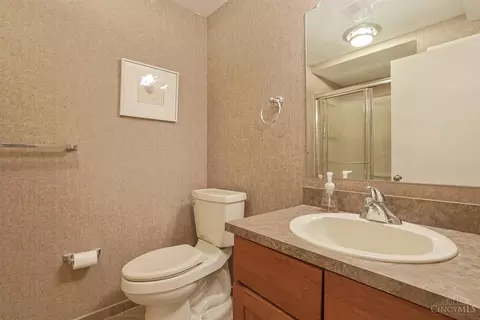 Bath - 26 Trailbridge Dr, Blue Ash, OH 45241 photo 6 of 8