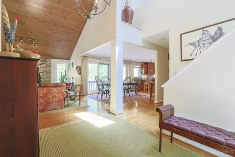 Entry Way - 26 Trailbridge Dr, Blue Ash, OH 45241 photo 2 of 2