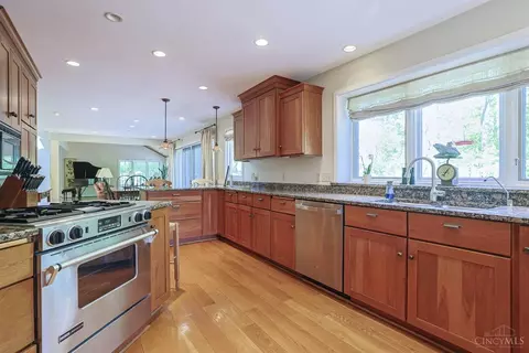 Kitchen - 26 Trailbridge Dr, Blue Ash, OH 45241 photo 2 of 4