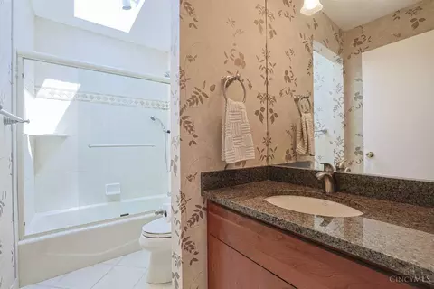 Bath - 26 Trailbridge Dr, Blue Ash, OH 45241 photo 5 of 8