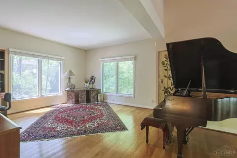 Living - 26 Trailbridge Dr, Blue Ash, OH 45241 photo 6 of 6