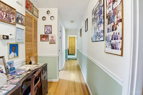 Entry Way - 911 Lakeside Dr, Cincinnati, OH 45231 photo 1 of 3