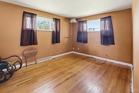 Bedroom - 911 Lakeside Dr, Cincinnati, OH 45231 photo 1 of 7