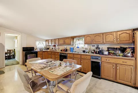 Kitchen - 911 Lakeside Dr, Cincinnati, OH 45231 photo 2 of 4